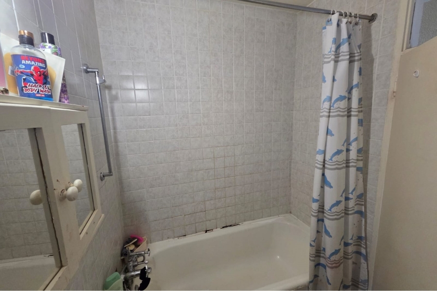 1 Bedroom Property for Sale in Loevenstein Western Cape